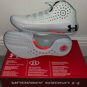Womenās Size 9 UA HOVR HAVOC 2 Basketball Shoes